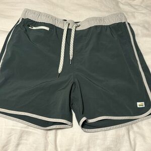 Vuori “Banks style” Athletic Shorts, never worn!